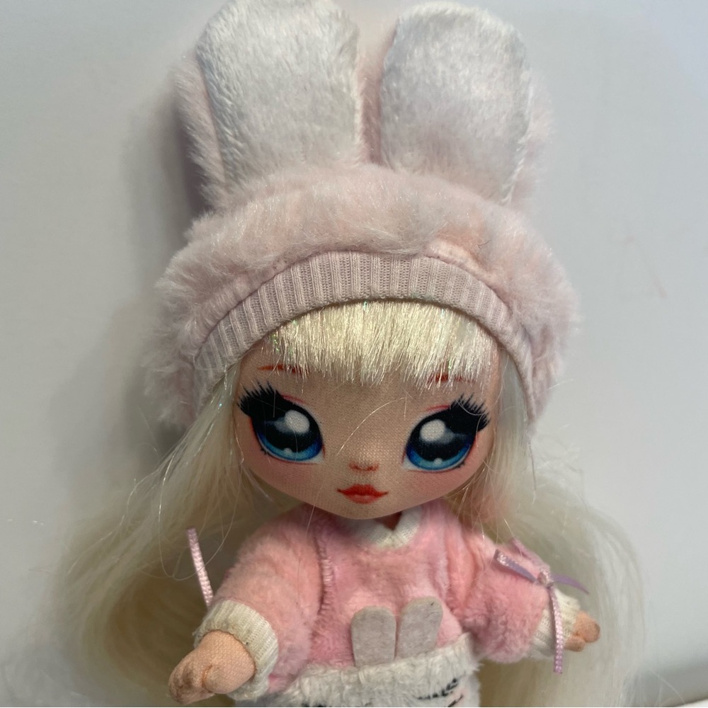 Na! Na! Na! Surprise 8" Doll Aubrey Heart Bunny Sweater High Heels Blonde Hair